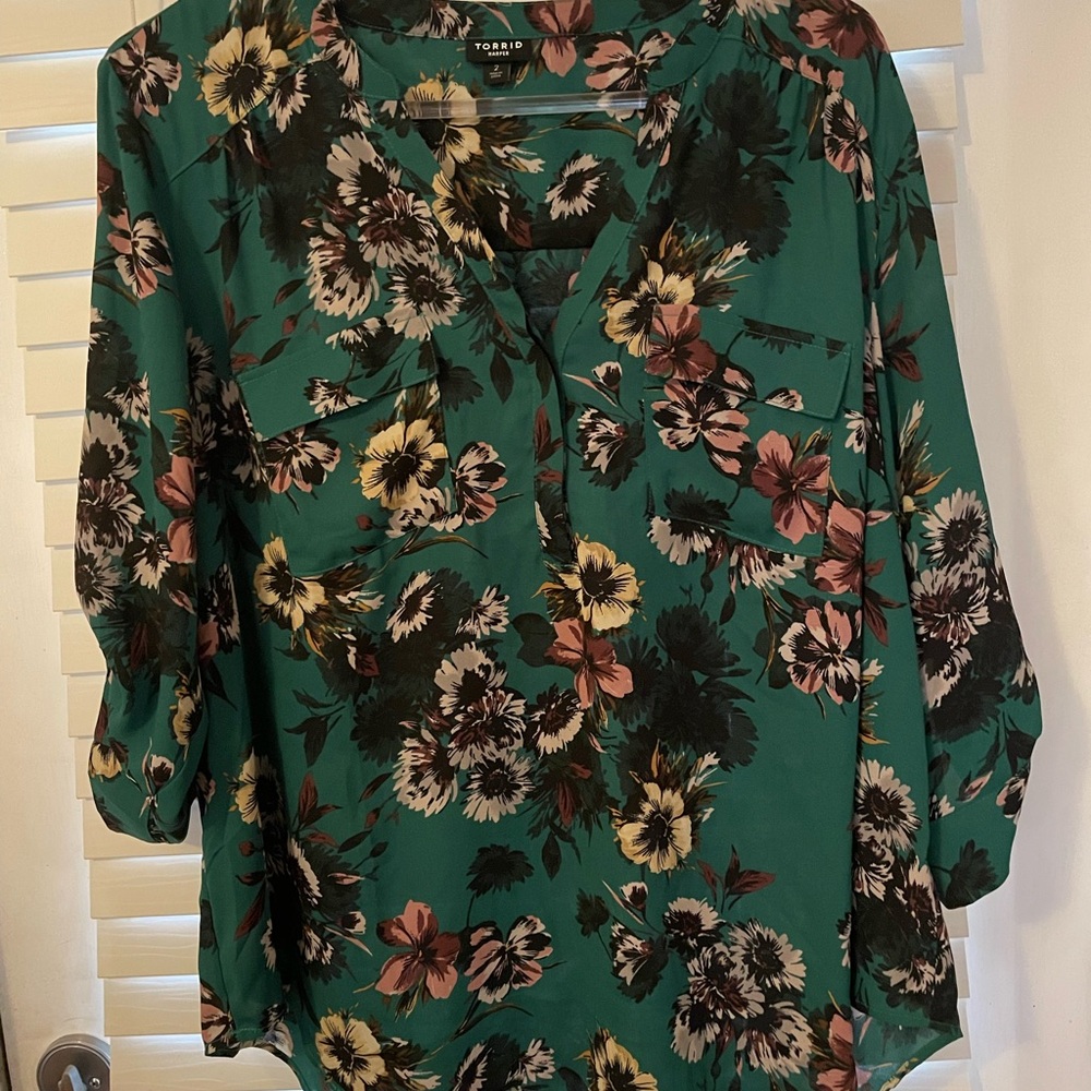 Torrid Green Mandarin Collar Cuffed Sleeve Blouse